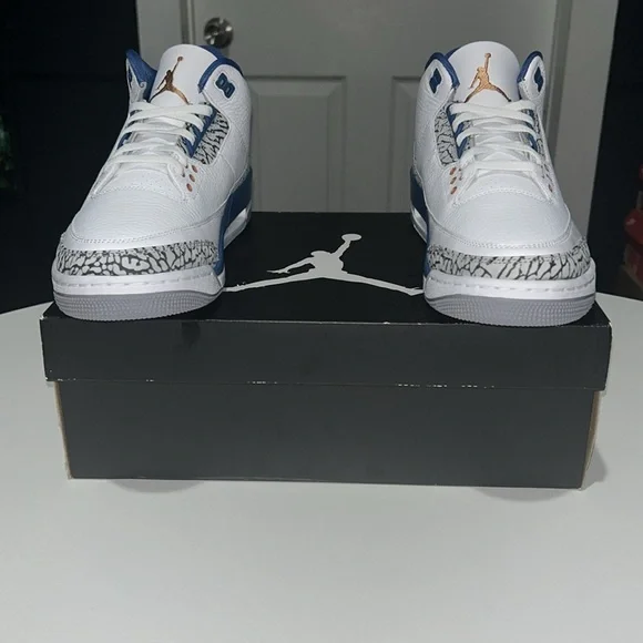 Jordan 3 Retro “Wizards” Men’s Size 10.5 - Picture 4 of 9